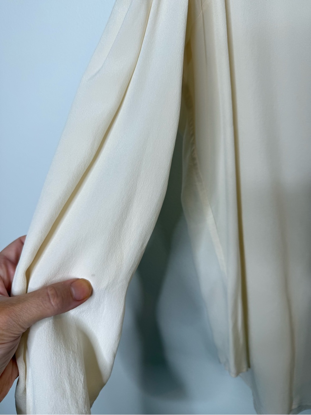 Equipment Femme Silk Cold Shoulder Cut Out Collared Blouse in off white large - Picture 6 of 7